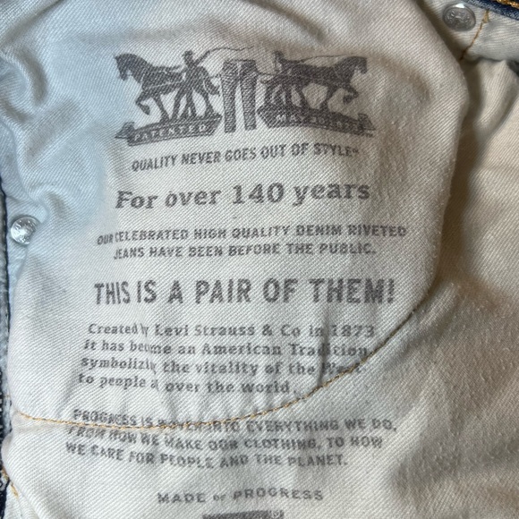 Levis - Picture 6 of 7